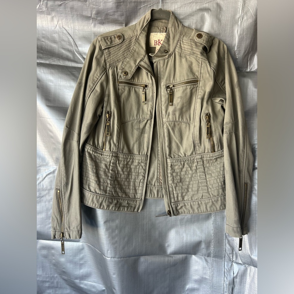 BKE Green Utility Jacket with Standing Collar and Fitted Silhouette